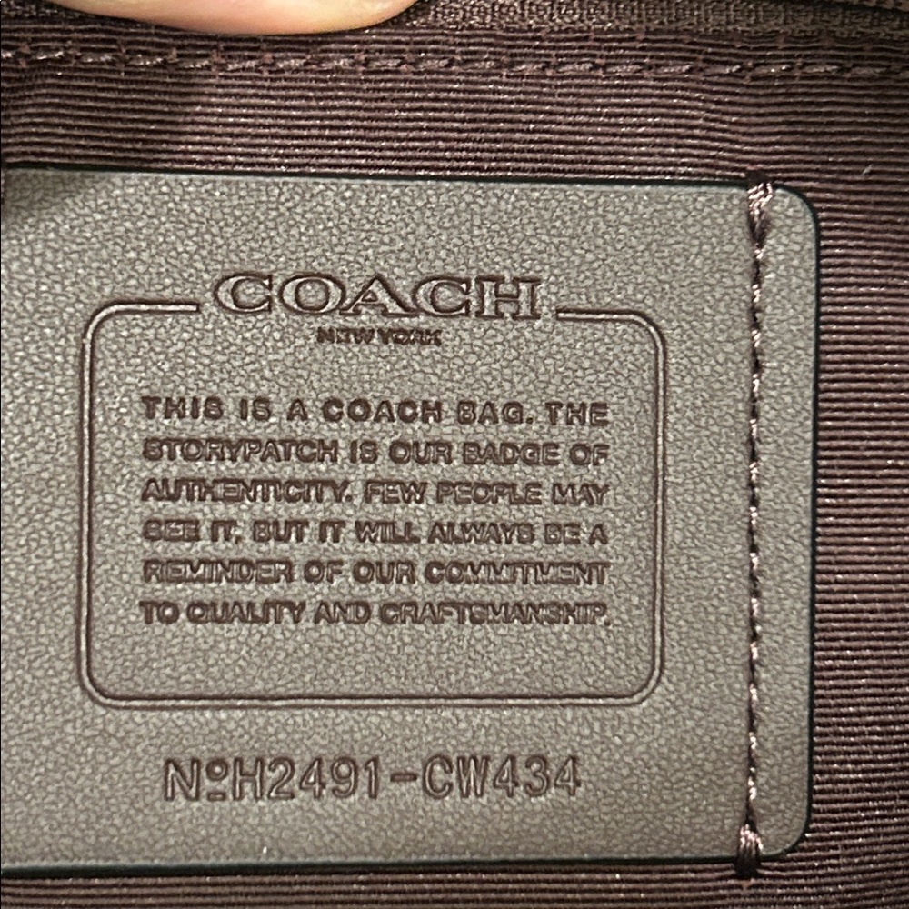 Coach (NWT) Gallery Tote Bag with Heart Bolt Print - Picture 3 of 15